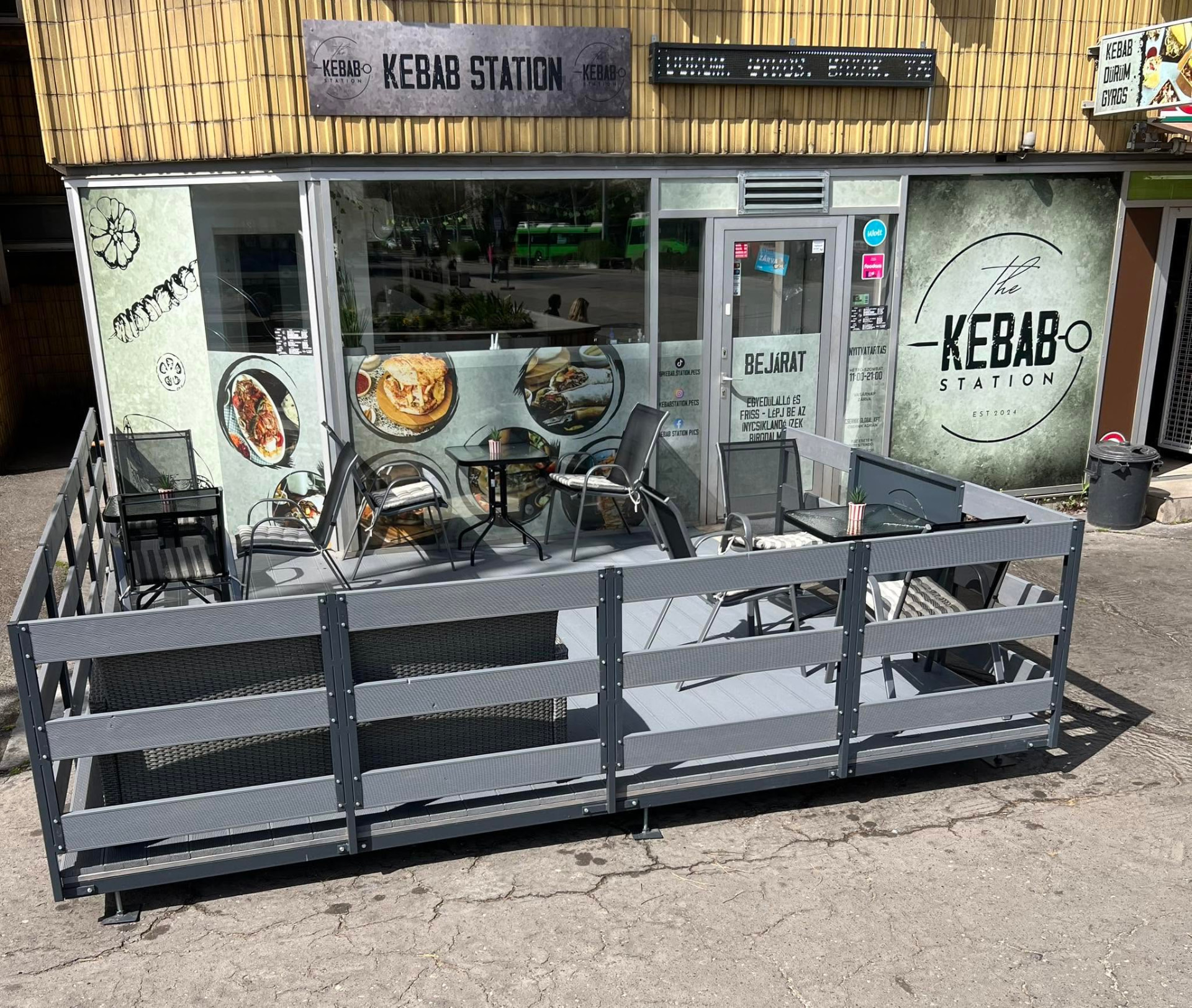 Kebab Station üzlet és terasz Pécsen